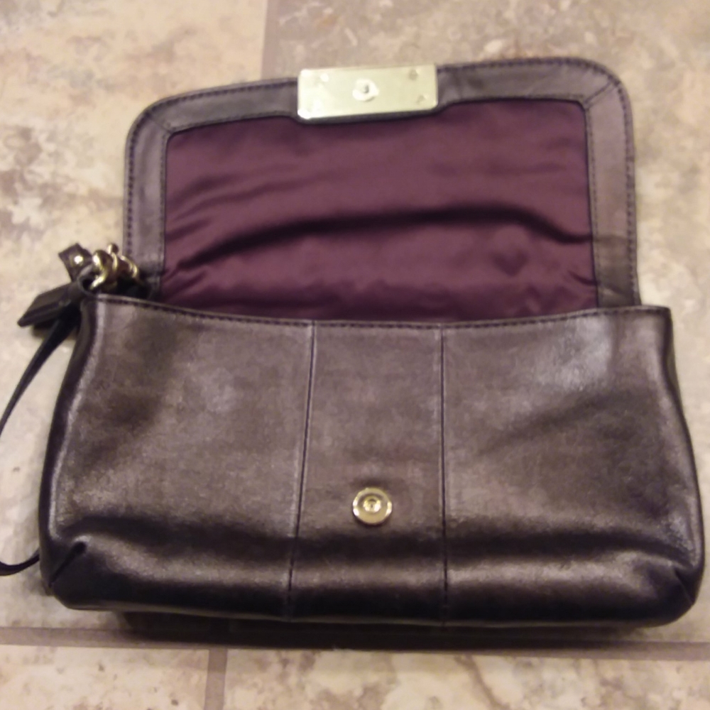 Coach wristlet - Picture 2 of 8